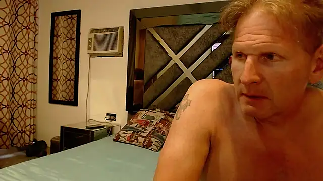 Snapshot of carlosbangsstar chatting on 12-14-24, 08:29 carlosbangsstar online show from 12-14-24, 08:29