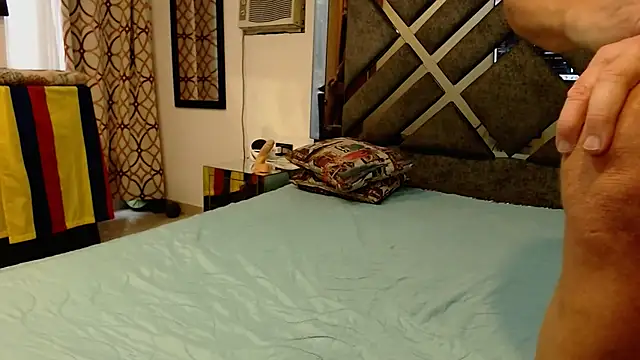 Snapshot of carlosbangsstar chatting on 03-13-25, 07:17 carlosbangsstar online show from 03-13-25, 07:17