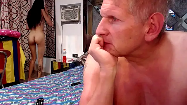 Snapshot of carlosbangsstar chatting on 11-03-25, 01:40 carlosbangsstar online show from 11-03-25, 01:40