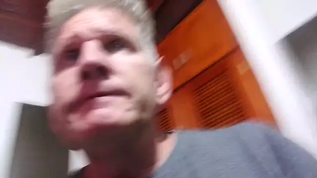 Snapshot of carlosbangsstar chatting on 01-31-26, 07:23 carlosbangsstar online show from 01-31-26, 07:23