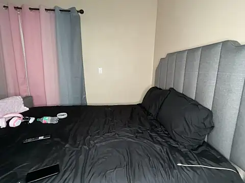 Snapshot of souulsnatcher chatting on 10-10-25, 12:48 souulsnatcher online show from 10-10-25, 12:48