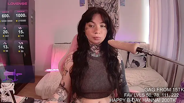 Snapshot of HannaXWonder chatting on 10-08-25, 12:03 HannaXWonder online show from 10-08-25, 12:03