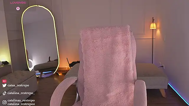 CATALINA RESTREPO online show from 10-10-25, 01:59