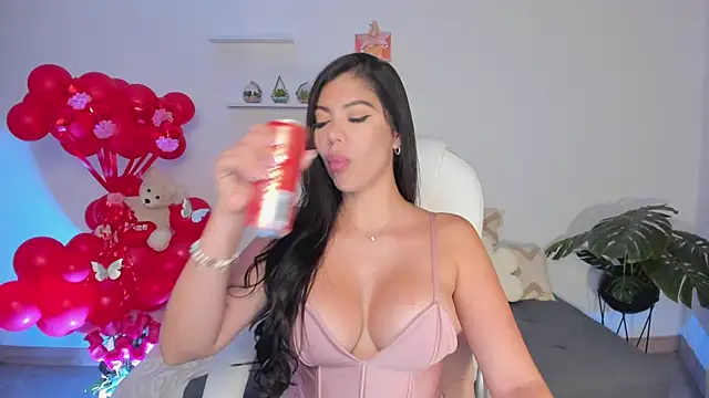 SophieHunt online show from 02-15-25, 05:19
