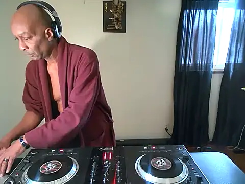 longdick4you8686 online show from 03-01-25, 07:48