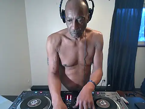 longdick4you8686 online show from 03-16-25, 10:53