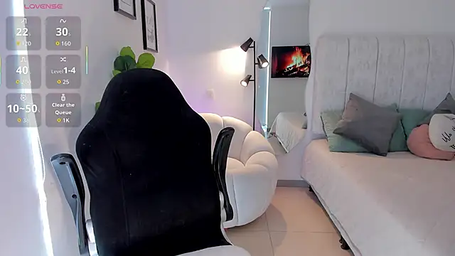 AmyWood online show from 04-28-26, 08:03