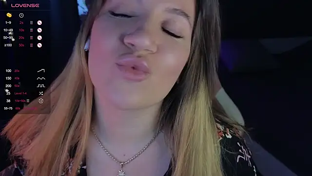 Snapshot of Fairy__Sofia chatting on 01-28-25, 08:36 Fairy Sofia online show from 01-28-25, 08:36