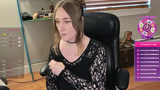 luluvaladon online show from 02-26-25, 01:11