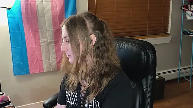 luluvaladon online show from 09-26-25, 04:16