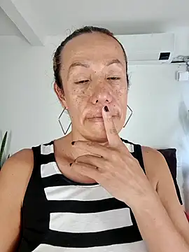 Snapshot of YOURSDEBORA chatting on 11-26-25, 07:04 YOURSDEBORA online show from 11-26-25, 07:04