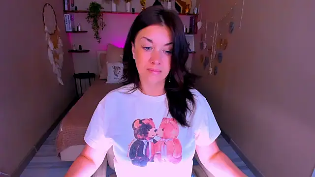 Snapshot of AnaMills chatting on 02-21-26, 10:05 AnaMills online show from 02-21-26, 10:05