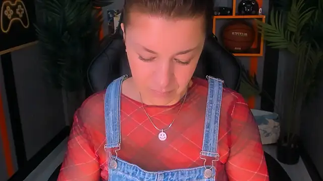 Snapshot of AnaMills chatting on 03-11-26, 10:10 AnaMills online show from 03-11-26, 10:10