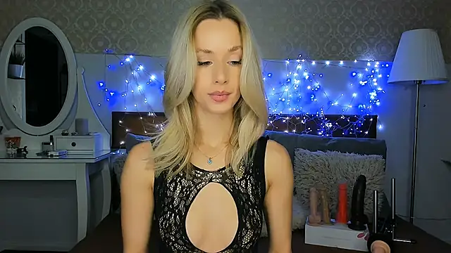 Snapshot of MiaBeeXX chatting on 10-03-25, 12:24 MiaBeeXX online show from 10-03-25, 12:24