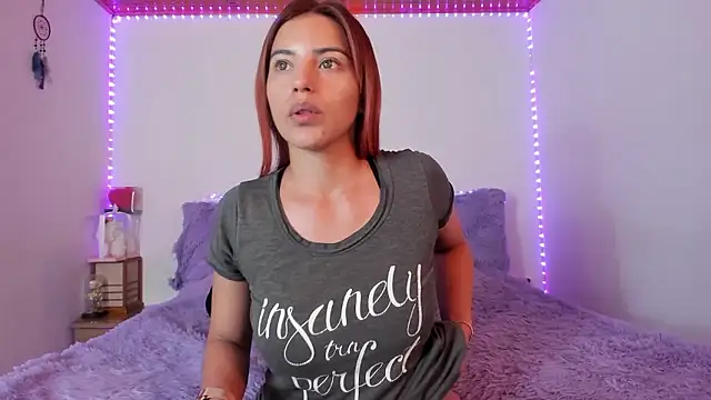 Snapshot of Arenne_rouse chatting on 01-06-26, 09:39 Arenne rouse online show from 01-06-26, 09:39