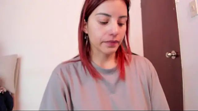 Snapshot of Arenne_rouse chatting on 02-18-26, 08:38 Arenne rouse online show from 02-18-26, 08:38