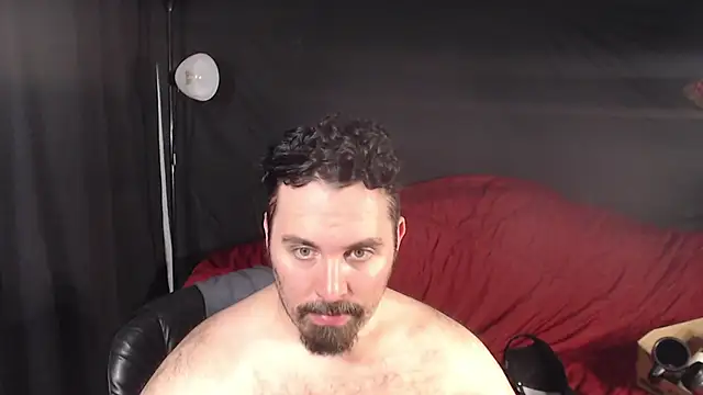 Snapshot of Metalstud chatting on 02-05-25, 01:04 Metalstud online show from 02-05-25, 01:04