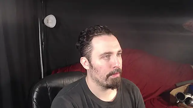 Snapshot of Metalstud chatting on 02-08-25, 11:02 Metalstud online show from 02-08-25, 11:02