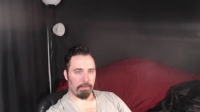 Snapshot of Metalstud chatting on 02-10-25, 02:08 Metalstud online show from 02-10-25, 02:08