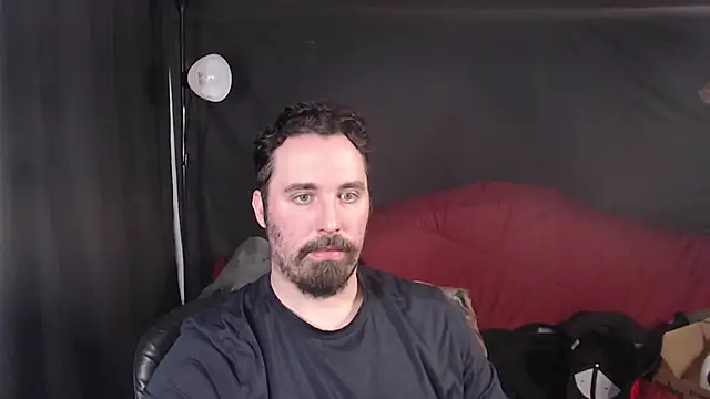 Snapshot of Metalstud chatting on 02-18-25, 01:32 Metalstud online show from 02-18-25, 01:32