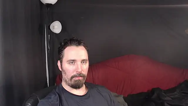 Snapshot of Metalstud chatting on 02-18-25, 04:37 Metalstud online show from 02-18-25, 04:37