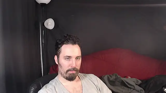 Snapshot of Metalstud chatting on 02-18-25, 11:41 Metalstud online show from 02-18-25, 11:41