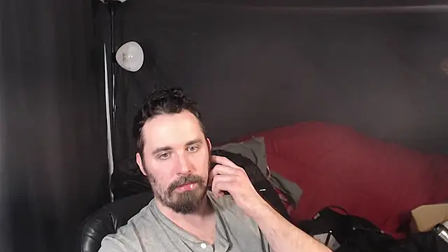 Snapshot of Metalstud chatting on 02-20-25, 02:18 Metalstud online show from 02-20-25, 02:18