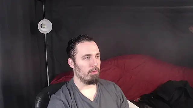 Snapshot of Metalstud chatting on 02-25-25, 04:03 Metalstud online show from 02-25-25, 04:03