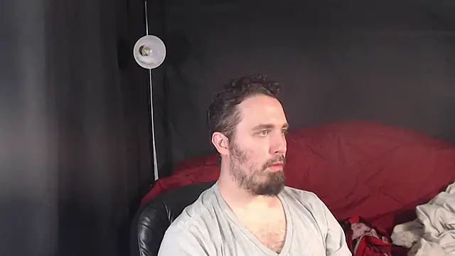 Snapshot of Metalstud chatting on 02-26-25, 01:43 Metalstud online show from 02-26-25, 01:43