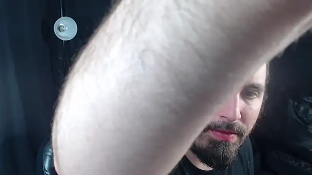 Snapshot of Metalstud chatting on 03-05-25, 12:38 Metalstud online show from 03-05-25, 12:38