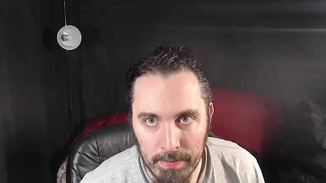 Snapshot of Metalstud chatting on 03-06-25, 03:02 Metalstud online show from 03-06-25, 03:02