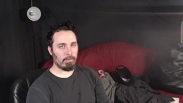 Snapshot of Metalstud chatting on 03-08-25, 04:34 Metalstud online show from 03-08-25, 04:34