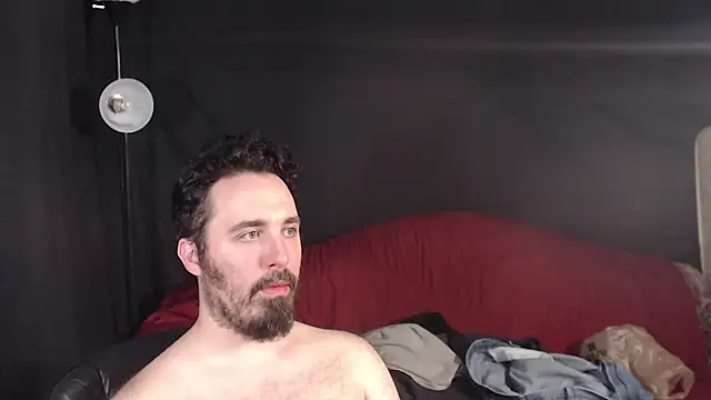 Snapshot of Metalstud chatting on 03-11-25, 07:37 Metalstud online show from 03-11-25, 07:37