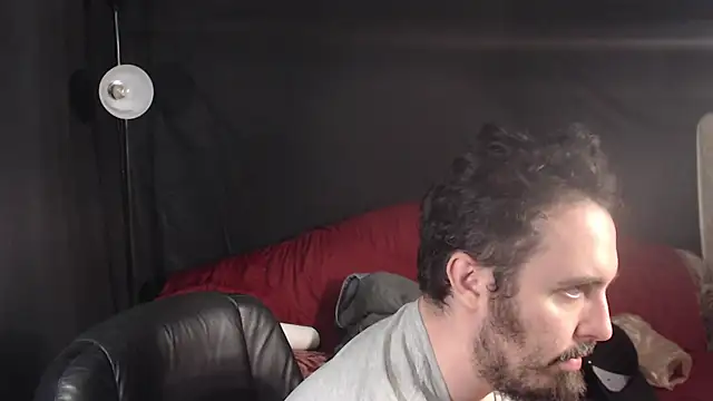 Snapshot of Metalstud chatting on 03-11-25, 11:12 Metalstud online show from 03-11-25, 11:12