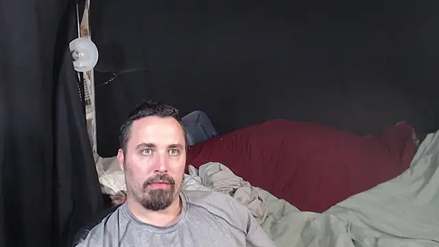 Snapshot of Metalstud chatting on 10-06-25, 03:15 Metalstud online show from 10-06-25, 03:15