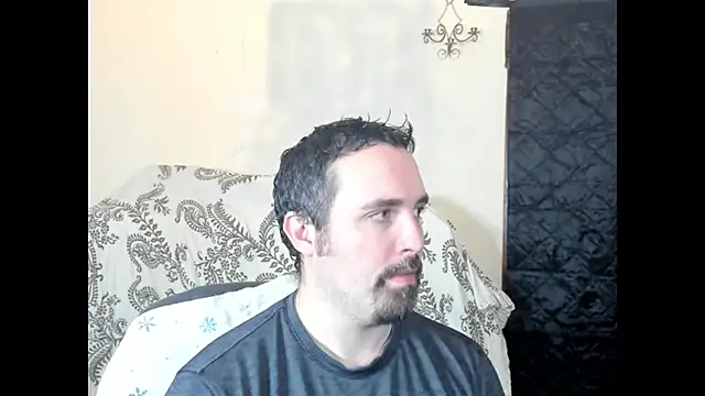 Snapshot of Metalstud chatting on 11-14-25, 02:10 Metalstud online show from 11-14-25, 02:10