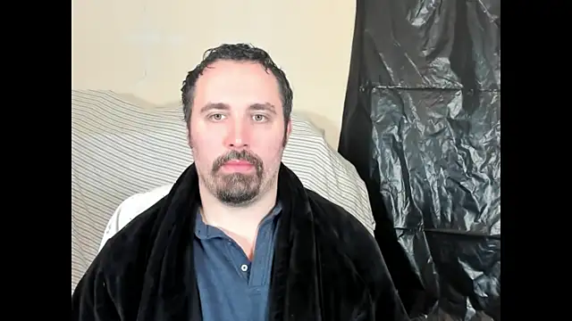 Snapshot of Metalstud chatting on 11-18-25, 03:01 Metalstud online show from 11-18-25, 03:01