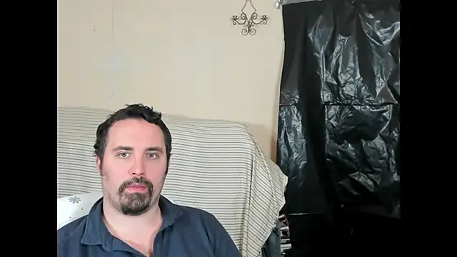 Snapshot of Metalstud chatting on 11-20-25, 12:22 Metalstud online show from 11-20-25, 12:22