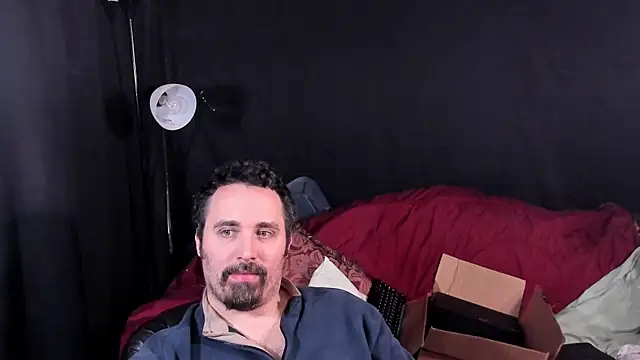 Snapshot of Metalstud chatting on 11-24-25, 04:01 Metalstud online show from 11-24-25, 04:01