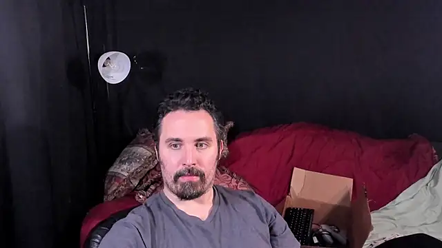 Snapshot of Metalstud chatting on 11-26-25, 01:39 Metalstud online show from 11-26-25, 01:39