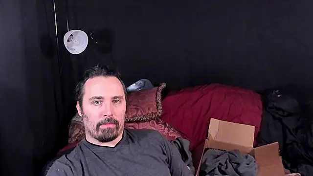 Snapshot of Metalstud chatting on 11-28-25, 08:33 Metalstud online show from 11-28-25, 08:33