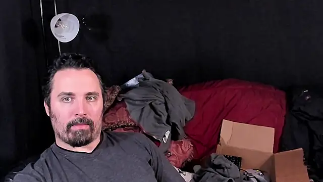 Snapshot of Metalstud chatting on 12-01-25, 07:02 Metalstud online show from 12-01-25, 07:02