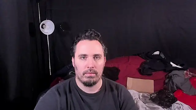 Snapshot of Metalstud chatting on 12-15-25, 04:28 Metalstud online show from 12-15-25, 04:28