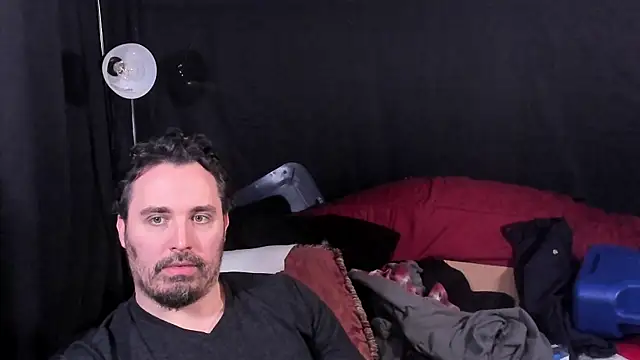 Snapshot of Metalstud chatting on 12-20-25, 11:45 Metalstud online show from 12-20-25, 11:45