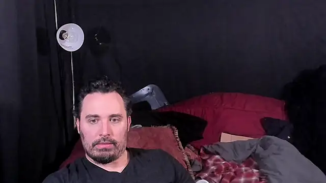 Snapshot of Metalstud chatting on 12-22-25, 01:24 Metalstud online show from 12-22-25, 01:24