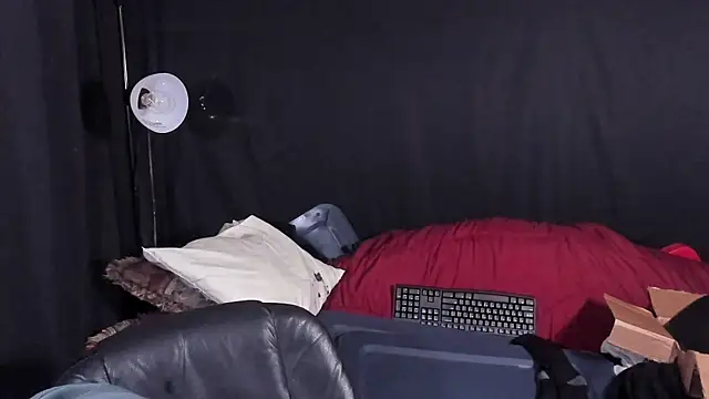 Snapshot of Metalstud chatting on 01-08-26, 02:19 Metalstud online show from 01-08-26, 02:19