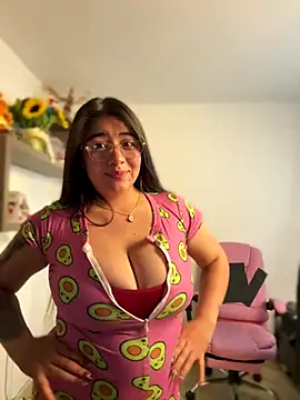 Snapshot of vaneelee chatting on 10-09-25, 02:31 vaneelee online show from 10-09-25, 02:31