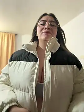 Snapshot of vaneelee chatting on 01-08-26, 12:57 vaneelee online show from 01-08-26, 12:57