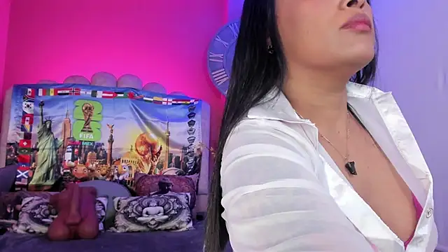 Inndrahot online show from 07-17-26, 03:35