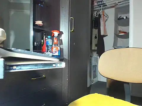 Snapshot of Angelchezcka chatting on 03-07-26, 11:40 Angelchezcka online show from 03-07-26, 11:40